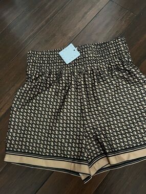 Le’ AL. X  satin Geometric Smocked Waist Shorts - Black & Tan nwt